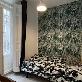 Private room for rent for €475 per month in Madrid, Calle de San Cosme y San Damián