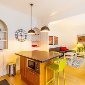 Apartment for rent for €3,110 per month in Paris, Rue du Foin