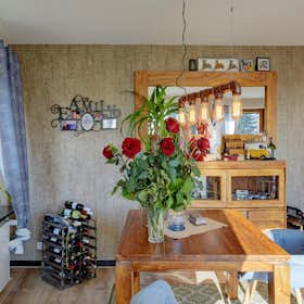 Apartment for rent for €3,219 per month in Ostfildern, Sillenbucher Straße