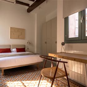 Apartment for rent for €3,371 per month in Barcelona, Carrer de la Bòria