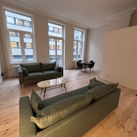 Apartment for rent for €1,450 per month in Brussels, Rue Royale