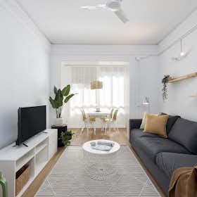 Apartment for rent for €2,390 per month in Barcelona, Carrer de Berga