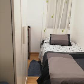 Private room for rent for €450 per month in L'Hospitalet de Llobregat, Carrer Rosa d'Alexandria