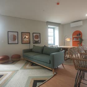 Apartment for rent for €1,300 per month in Porto, Calçada do Carregal