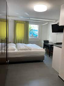 Lägenhet att hyra för 1 630 € i månaden i Kloten, Obstgartenstrasse