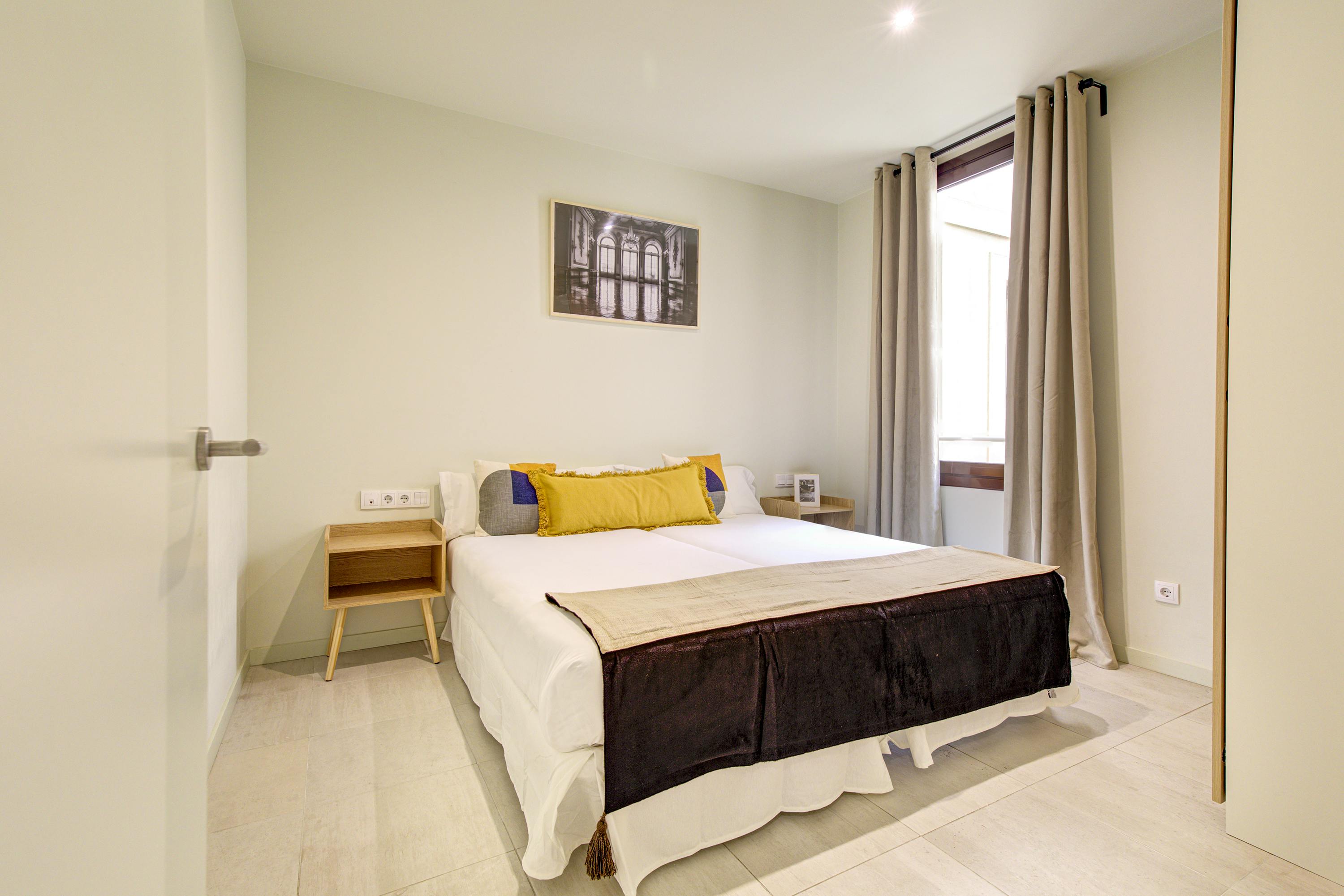 Carrer de la Reina Cristina, Barcelona Barcelona