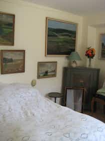 私人房间 正在以 DKK 3,675 的月租出租，其位于 Aalborg, Kirkegårdsgade