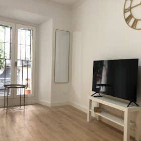 Apartment for rent for €1,200 per month in Madrid, Calle de Embajadores