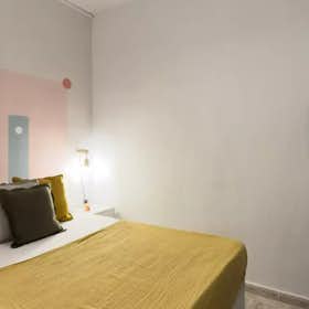 Private room for rent for €585 per month in Barcelona, Carrer de Roger de Llúria