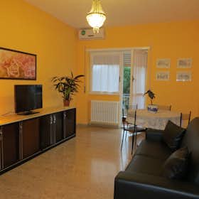 Appartamento for rent for 1.400 € per month in Rome, Via Carlo Conti Rossini