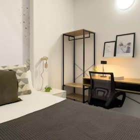 Private room for rent for €580 per month in Barcelona, Carrer de Roger de Llúria