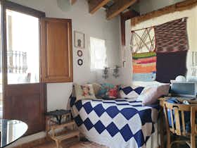 Appartement te huur voor € 1.150 per maand in Valencia, Calle Quart