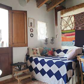 Квартира за оренду для 1 150 EUR на місяць у Valencia, Calle Quart
