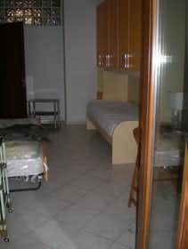 Pokój prywatny do wynajęcia za 600 € miesięcznie w mieście Nettuno, Via Risorgimento
