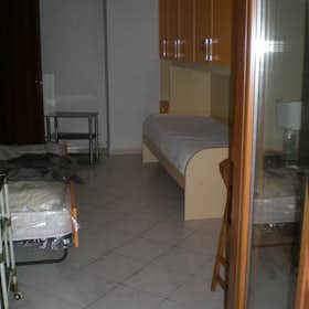 私人房间 正在以 €600 的月租出租，其位于 Nettuno, Via Risorgimento
