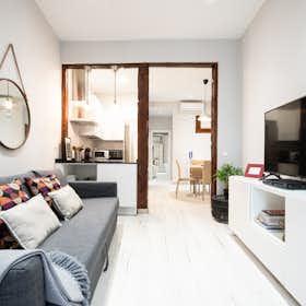 Apartment for rent for €3,000 per month in Madrid, Calle de Almadén