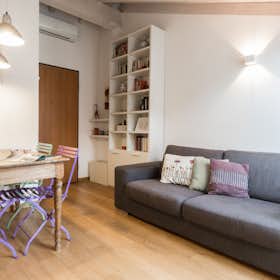 Apartment for rent for €2,000 per month in Milan, Via Savona