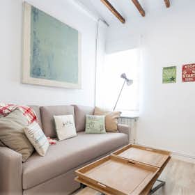 Apartment for rent for €1,900 per month in Madrid, Calle de Treviño