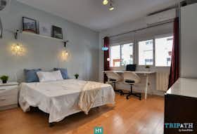 Mehrbettzimmer zu mieten für 750 € pro Monat in Madrid, Calle de Cartagena