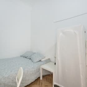 Private room for rent for €450 per month in Lisbon, Rua Sampaio e Pina