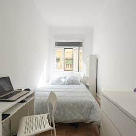Private room for rent for €550 per month in Lisbon, Rua Sampaio e Pina
