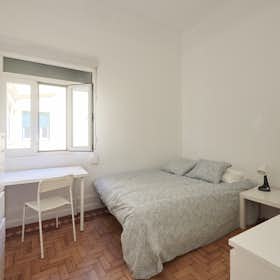 Private room for rent for €650 per month in Lisbon, Rua Sampaio e Pina