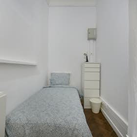 Private room for rent for €350 per month in Lisbon, Rua Sampaio e Pina