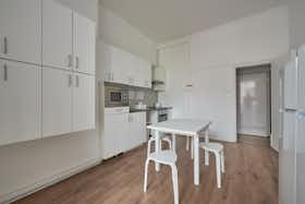 私人房间 正在以 €450 的月租出租，其位于 Lisbon, Rua Sampaio e Pina