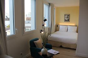 Studio for rent for €1,930 per month in Issy-les-Moulineaux, Boulevard Gallieni