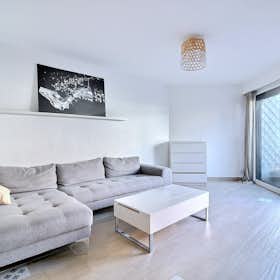 Apartment for rent for €2,640 per month in Paris, Rue Aumont-Thiéville