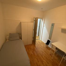Private room for rent for €610 per month in Rotterdam, Dordtselaan