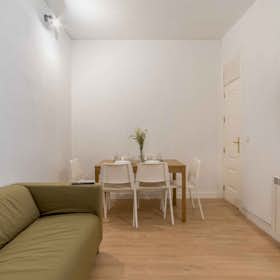 Private room for rent for €680 per month in Madrid, Plaza de la Marina Española
