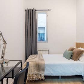 Private room for rent for €530 per month in Madrid, Plaza de la Marina Española