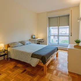 Private room for rent for €640 per month in Porto, Rua de Cinco de Outubro