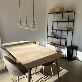 Квартира сдается в аренду за 2 300 € в месяц в Krefeld, Im Stillen Winkel