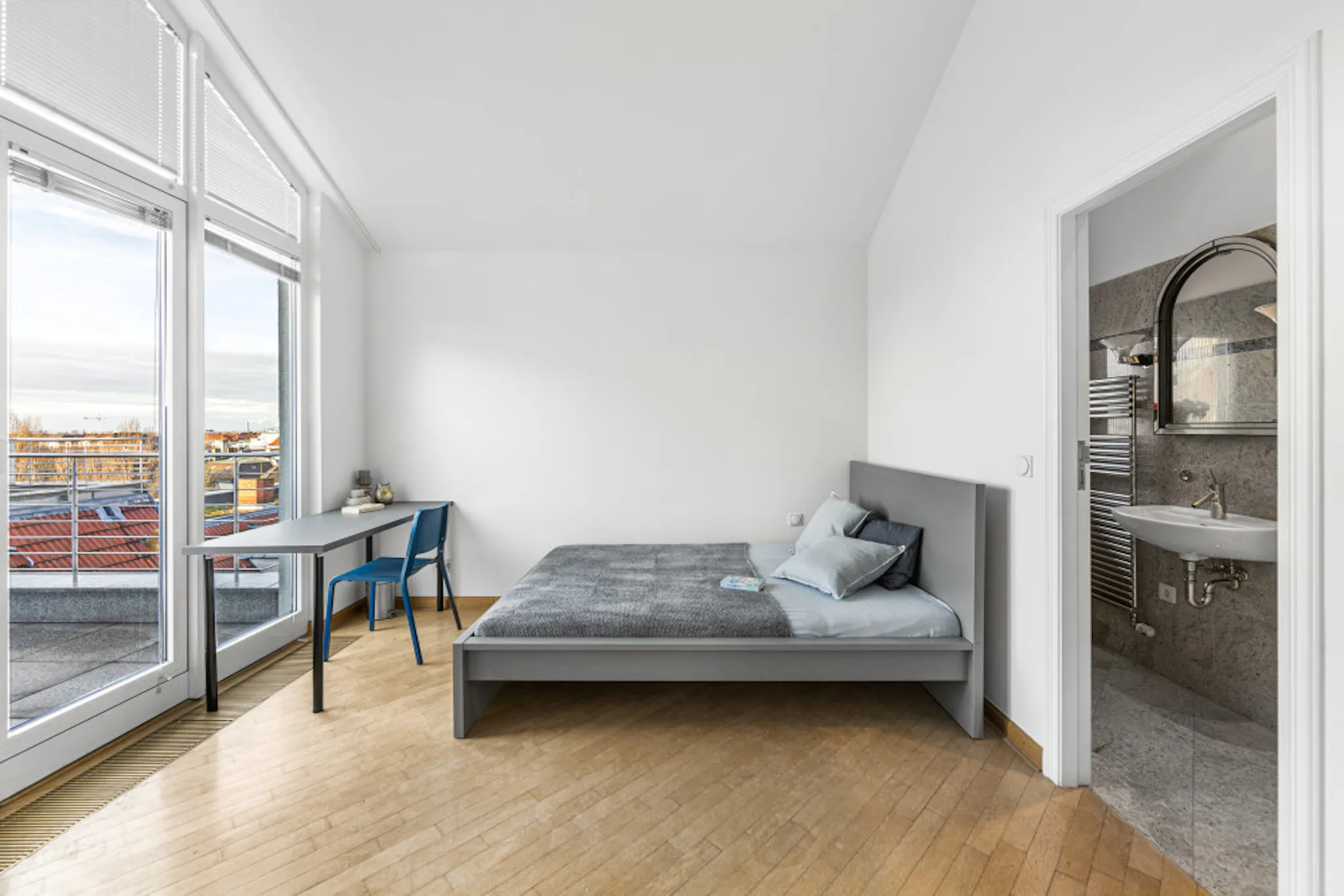 Heerstraße, Berlin preview