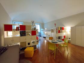 Общая комната сдается в аренду за 450 € в месяц в Turin, Vicolo San Lorenzo