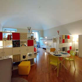 Pokój współdzielony do wynajęcia za 450 € miesięcznie w mieście Turin, Vicolo San Lorenzo