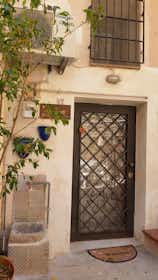 单间公寓 正在以 €750 的月租出租，其位于 Palermo, Vicolo dei Nassaiuoli