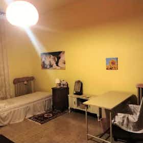 Cameră privată de închiriat pentru 280 EUR pe lună în Parma, Via Trieste