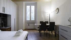Wohnung zu mieten für 1.756 € pro Monat in Monza, Piazza Castello