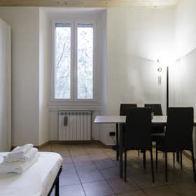 Appartamento for rent for 1.700 € per month in Monza, Piazza Castello