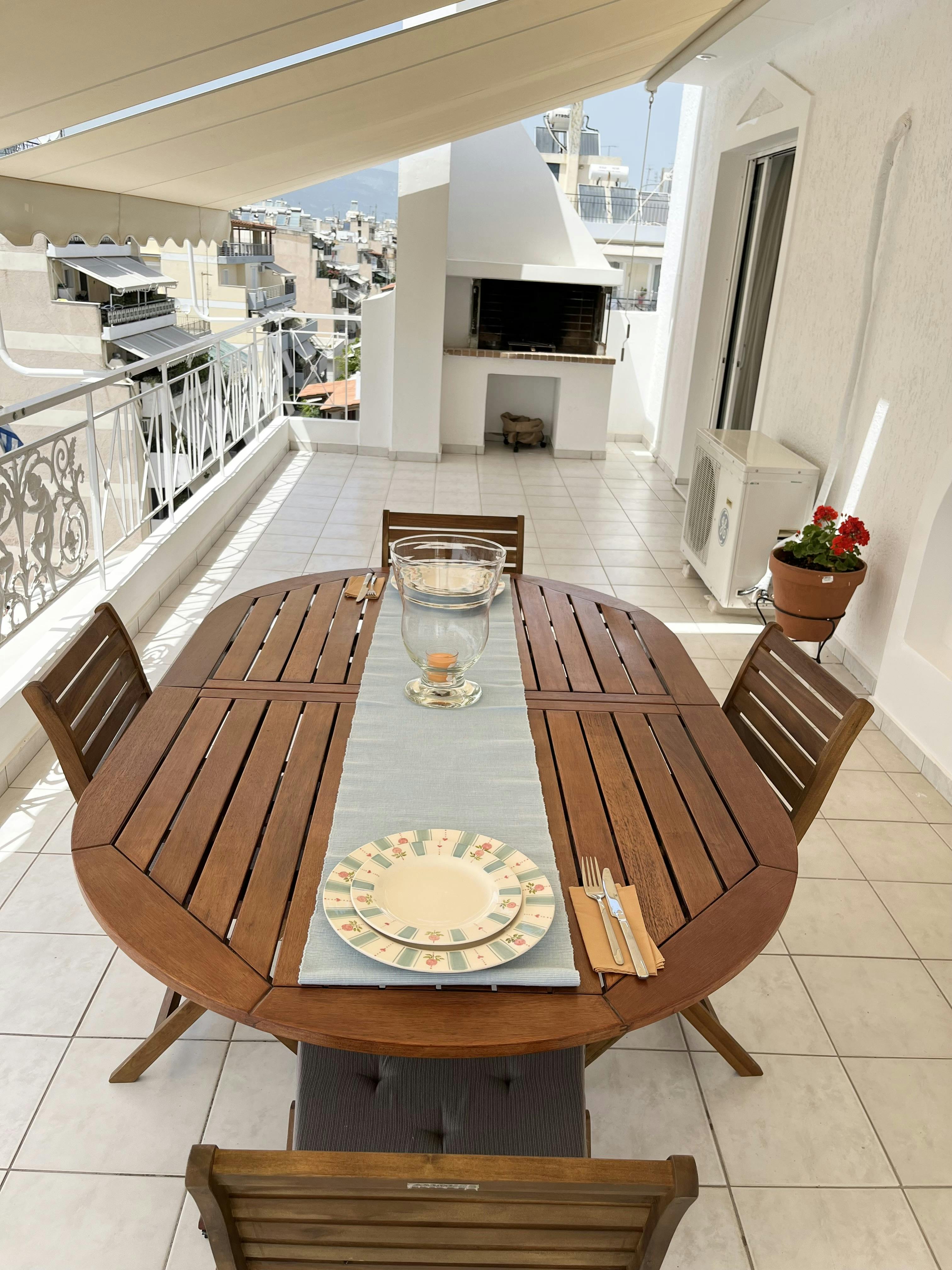 Epikelefsti Apostolou Asprogeraka, Athens preview