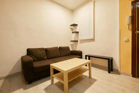 Apartment for rent for €1,528 per month in Madrid, Calle de Bravo Murillo