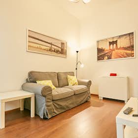 Apartment for rent for €1,948 per month in Madrid, Costanilla de San Andrés