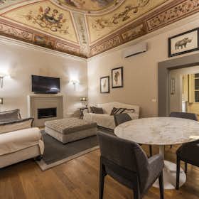 Apartment for rent for €3,300 per month in Florence, Via della Vigna Nuova
