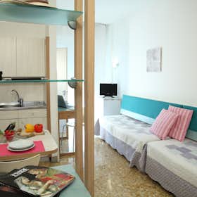 Studio for rent for €1,250 per month in Milan, Via Giuseppe Giusti