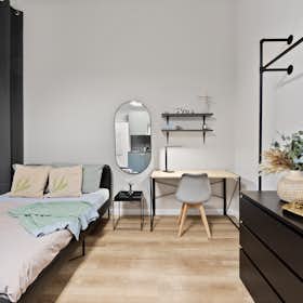 Studio for rent for €1,400 per month in Berlin, Motzstraße