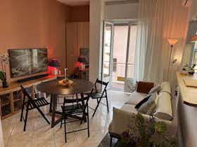 公寓 正在以 €1,500 的月租出租，其位于 Monza, Via Antonio Cederna