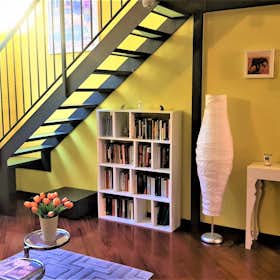 Apartment for rent for €1,550 per month in Milan, Via Ruggero Bonghi